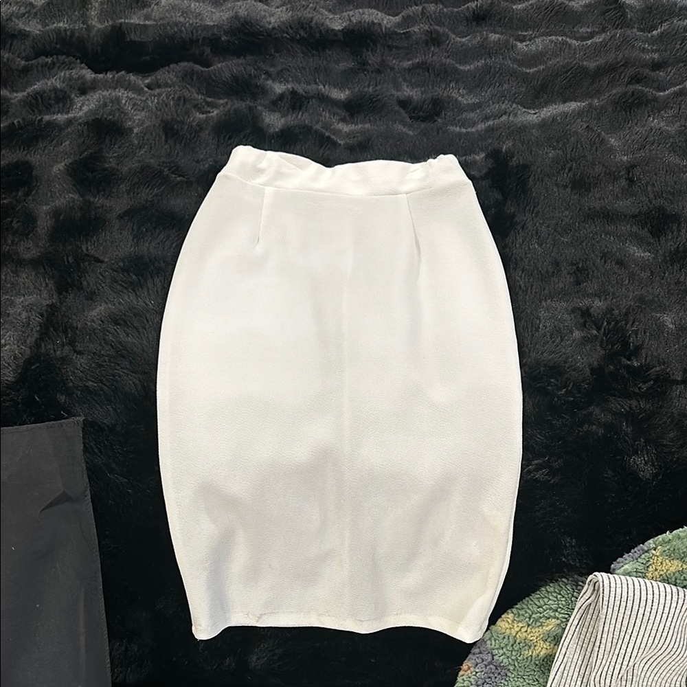 Elegant White Pencil Skirt